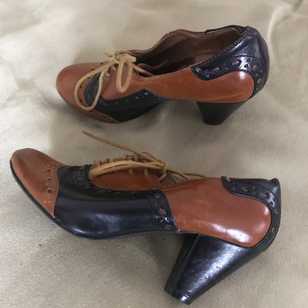 Brown and navy two tone shoes size 5 women’s